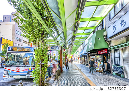 東京都大田区の都市風景　蒲田駅前バス停 82735307