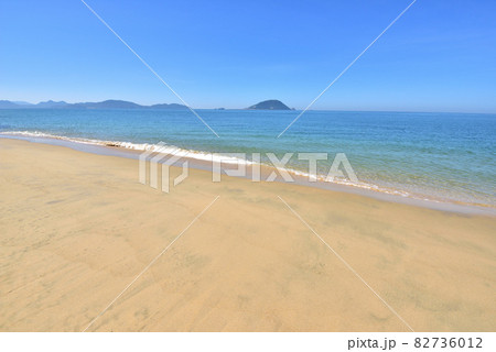 志賀島の西側海岸 下馬ヶ浜海水浴場 遠望は玄界島 福岡市東区志賀島 志賀島の西側海岸 下馬ヶ浜海水浴場 遠望は玄界島 福岡市東区志賀島 82736012