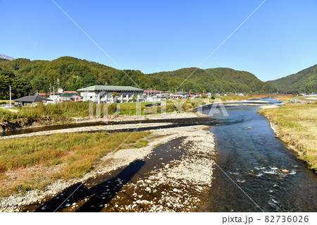 海ノ口大橋／千曲川より下流(南牧村役場)方向を望む(長野県南牧村)【2021.10】 82736026