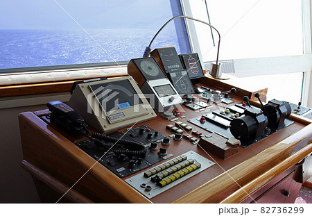 クルーズ船の操舵室の計器類の写真素材 [82736299] - PIXTA