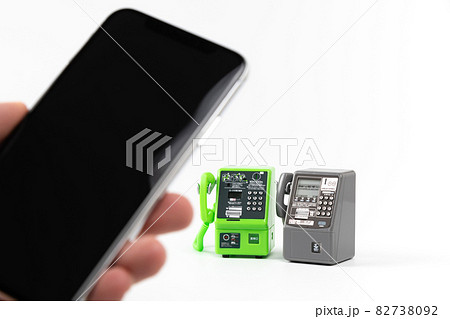スマートフォンに世代交代する公衆電話 イメージ スマートフォンに世代交代する公衆電話 イメージ 82738092