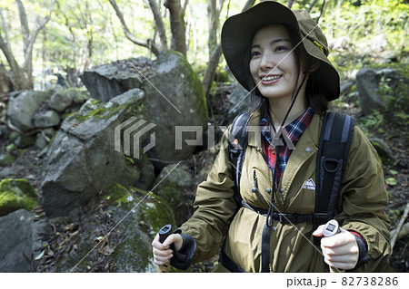女性トレッキングイメージ 山ガール 女性トレッキングイメージ 山ガール 82738286