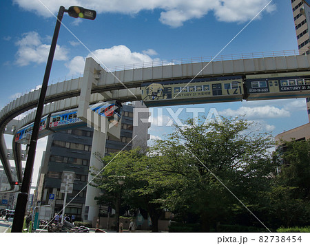 すれ違う千葉都市モノレールの車輌 【千葉県千葉市千葉駅付近にて】 すれ違う千葉都市モノレールの車輌 【千葉県千葉市千葉駅付近にて】 82738454