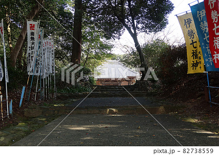 伊勢西国三十三所霊場荒神山観音寺の石段2 82738559