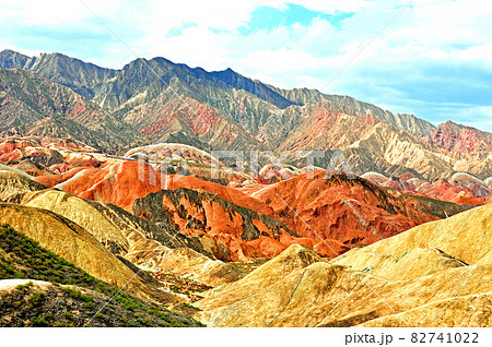 中国・甘粛省・張掖の丹霞地形 82741022