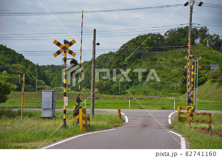 新田野駅前の踏切《いすみ市》 82741160