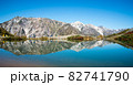 八方池に映る秋の白馬三山 82741790