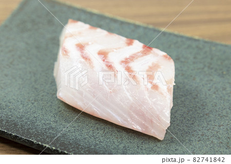 おいしい尾長鯛(浜鯛)の刺身 おいしい尾長鯛(浜鯛)の刺身 82741842