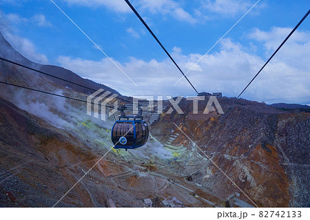 神奈川県箱根町の大涌谷と箱根ロープウェイ 神奈川県箱根町の大涌谷と箱根ロープウェイ 82742133