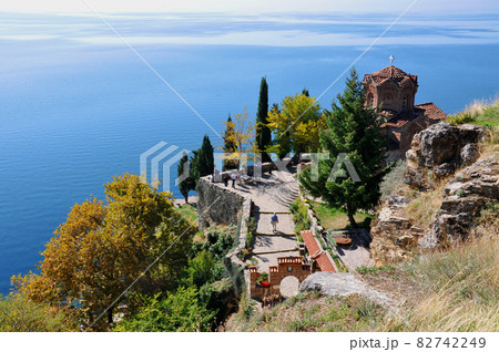 マケドニア　オフリド　オフリド湖岸に建つ聖ヨハネ・カネヨ教会 82742249