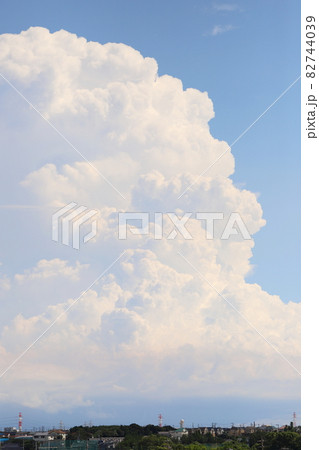 青い空と白い雲 青い空と白い雲 82744039