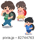 ランドセルを背負っている小学生 82744763