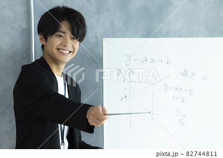 男性講師 82744811