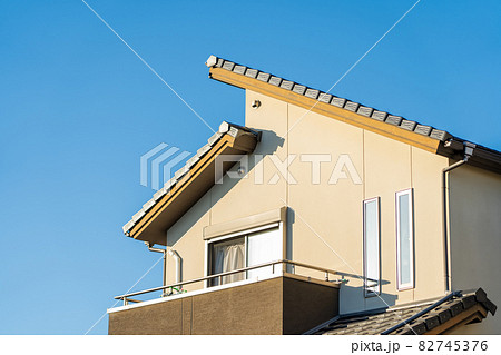 迎え屋根 差し掛け屋根の写真素材