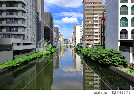 名古屋市中区　宇津木橋から眺める新堀川 82745575