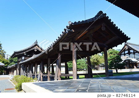 秋晴れの昼下がりに参拝した東福寺の通天橋のアーチが面白い 82746114