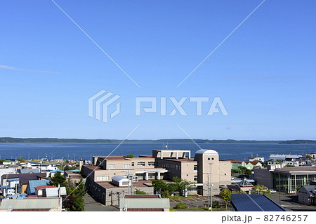 北海道　東部　厚岸の海と橋と町 82746257