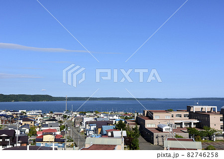 北海道　東部　厚岸の海と橋と町 82746258