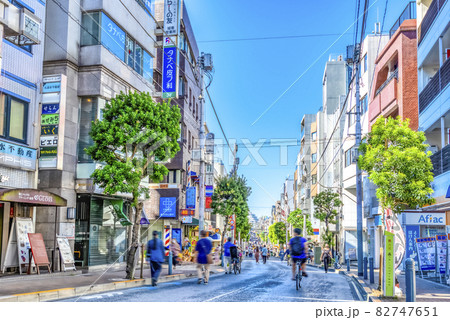 東京世田谷の都市風景 三軒茶屋・茶沢通り 東京世田谷の都市風景 三軒茶屋・茶沢通り 82747651
