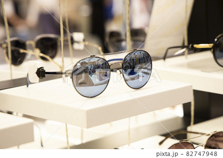 メガネ めがね 棚 82747948