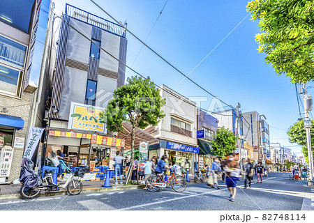 東京世田谷の都市風景 三軒茶屋・茶沢通り 東京世田谷の都市風景 三軒茶屋・茶沢通り 82748114