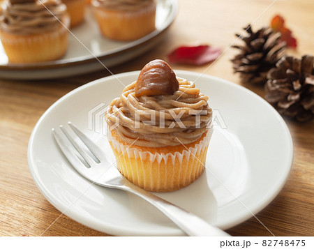 モンブランカップケーキ 82748475