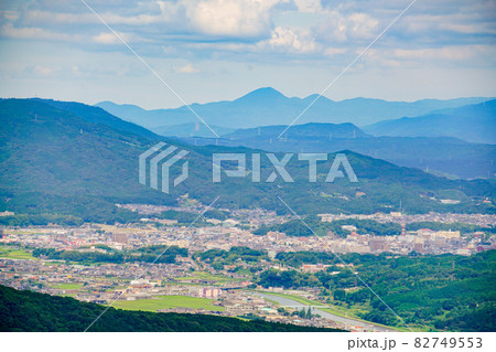 山から見た伊万里市 82749553