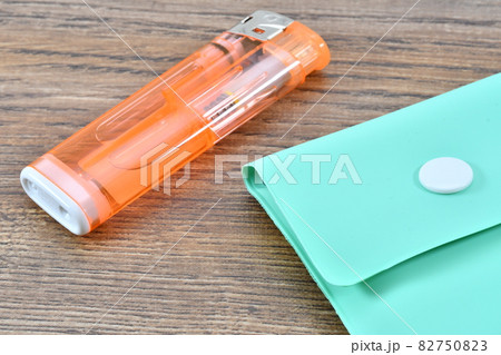 携帯灰皿とライター 82750823