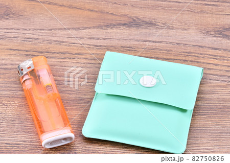 携帯灰皿とライター 82750826