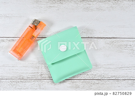 携帯灰皿とライター 82750829