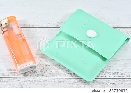 携帯灰皿とライター 携帯灰皿とライター 82750832