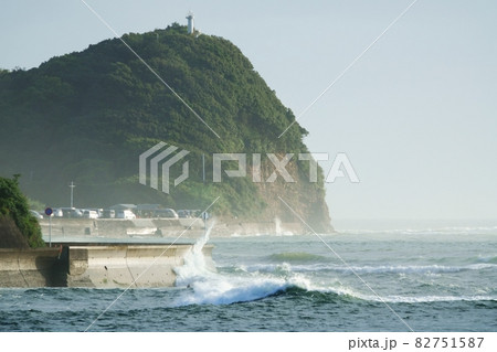 2021年台風16号の影響で荒れる海 2021年台風16号の影響で荒れる海 82751587