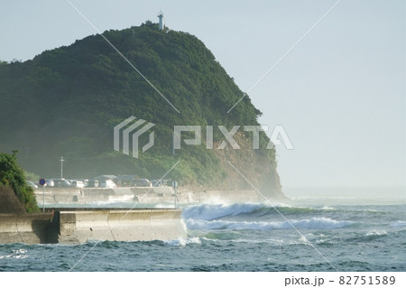 2021年台風16号の影響で荒れる海 2021年台風16号の影響で荒れる海 82751589