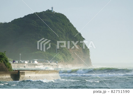 2021年台風16号の影響で荒れる海 82751590