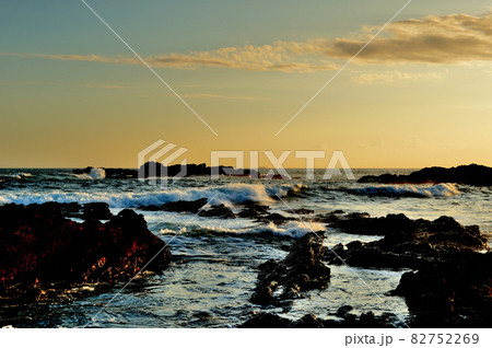 三浦半島　城ヶ島海岸の夕景 82752269