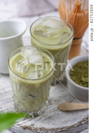 Cold matcha tea with milk and ice 82752609