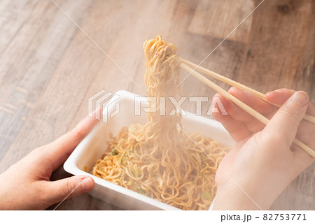 カップ焼きそば カップ焼きそば 82753771