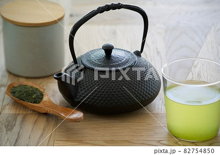 斜めに並ぶお茶の道具 斜めに並ぶお茶の道具 82754850