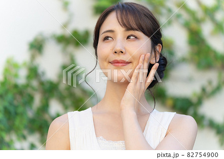 女性 スキンケアイメージ 女性 スキンケアイメージ 82754900