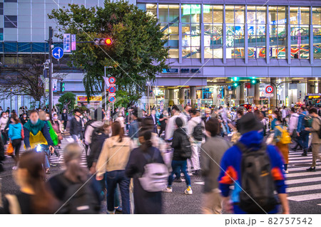 日本の東京都市景観 解除・宣言全面解除。渋谷は20時過ぎでも点灯、脅威の人流＝10月1日 82757542