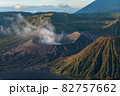 インドネシアの火山ブロモ山 82757662
