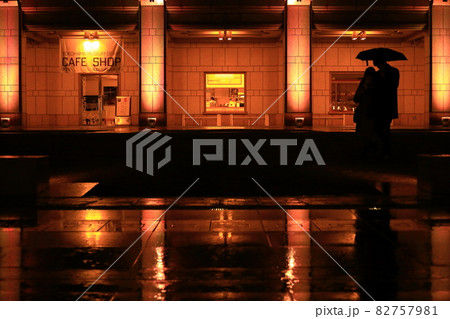 横浜美術館　雨の日のデート 82757981