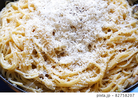 粉チーズをたっぷりかけた、アンチョビのパスタ 粉チーズをたっぷりかけた、アンチョビのパスタ 82758207