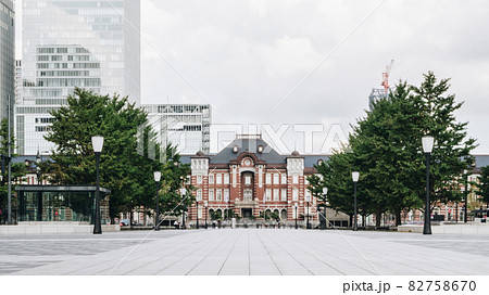 東京駅の駅前広場（日本・日本一の駅・ビジネス街） 82758670