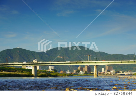 秋の長良川と金華橋 秋の長良川と金華橋 82759844