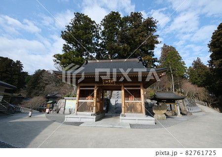 第66番札所巨鼇山千手院雲辺寺の仁王門 82761725