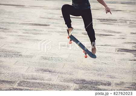 Skateboarder skateboarding outdoors in city 82762023