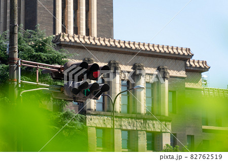 名古屋市役所前 世界で最初に点灯した青緑色LED矢印灯器 名古屋市役所前 世界で最初に点灯した青緑色LED矢印灯器 82762519
