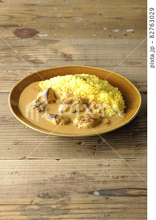 鶏肉がゴロゴロと入っているタンドリーチキンバターカレー 鶏肉がゴロゴロと入っているタンドリーチキンバターカレー 82763029