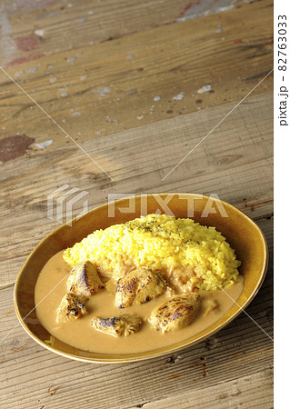 鶏肉がゴロゴロと入っているタンドリーチキンバターカレー 鶏肉がゴロゴロと入っているタンドリーチキンバターカレー 82763033